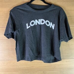 Sugar Flower Women’s Med Gray London Graphic Cropped Short Sleeve Tee NWOT